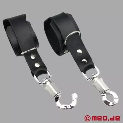 Menottes en cuir avec mousqueton