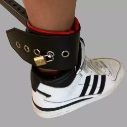 Barre d'écartement carrée BDSM avec manchettes en cuir