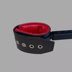 Barre d'écartement carrée BDSM avec manchettes en cuir