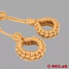 Entraves Shibari cou et poignets en corde