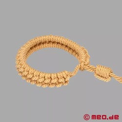 Entraves Shibari cou et poignets en corde