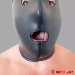 Cagoule en néoprène avec des orifices