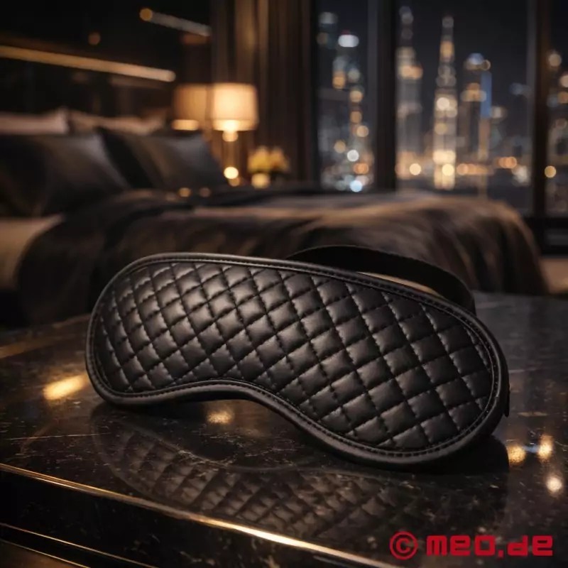Masque pour les yeux BDSM en cuir Black Diamond