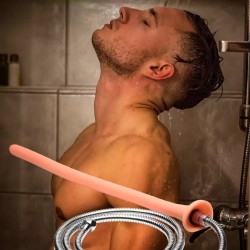 Gode réaliste et douche anale