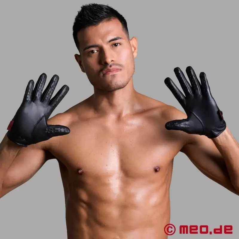 Gants en cuir avec pointes Dr. Sado