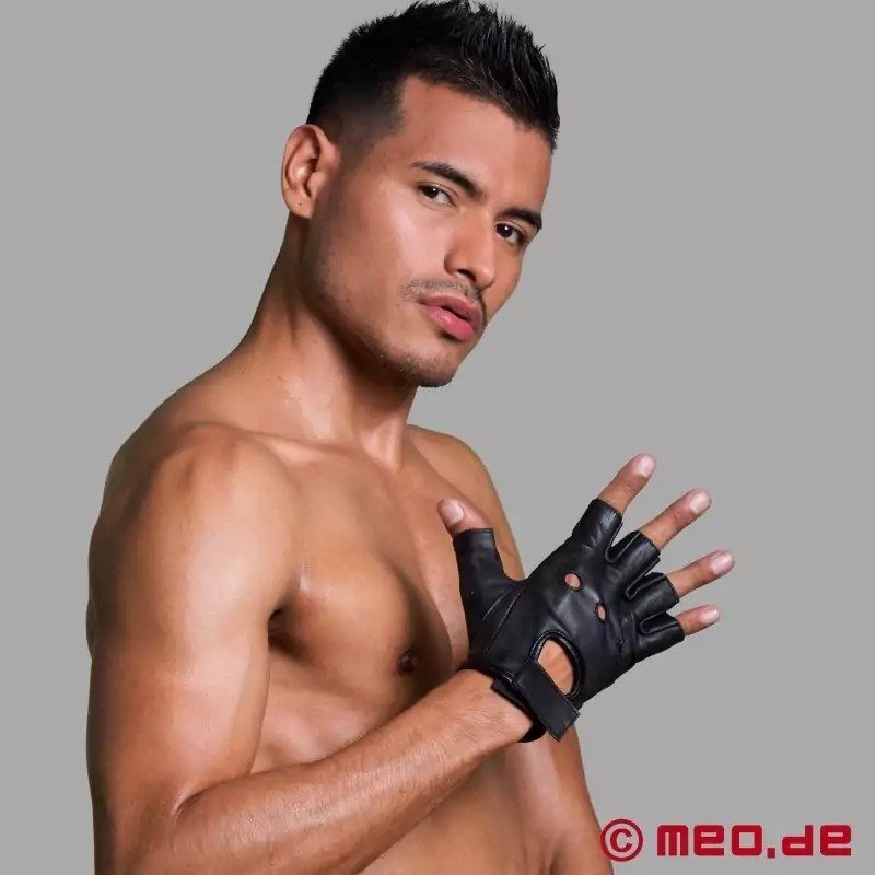 Gants demi-doigts Dominator™ de Dr. Sado™ en cuir nappa