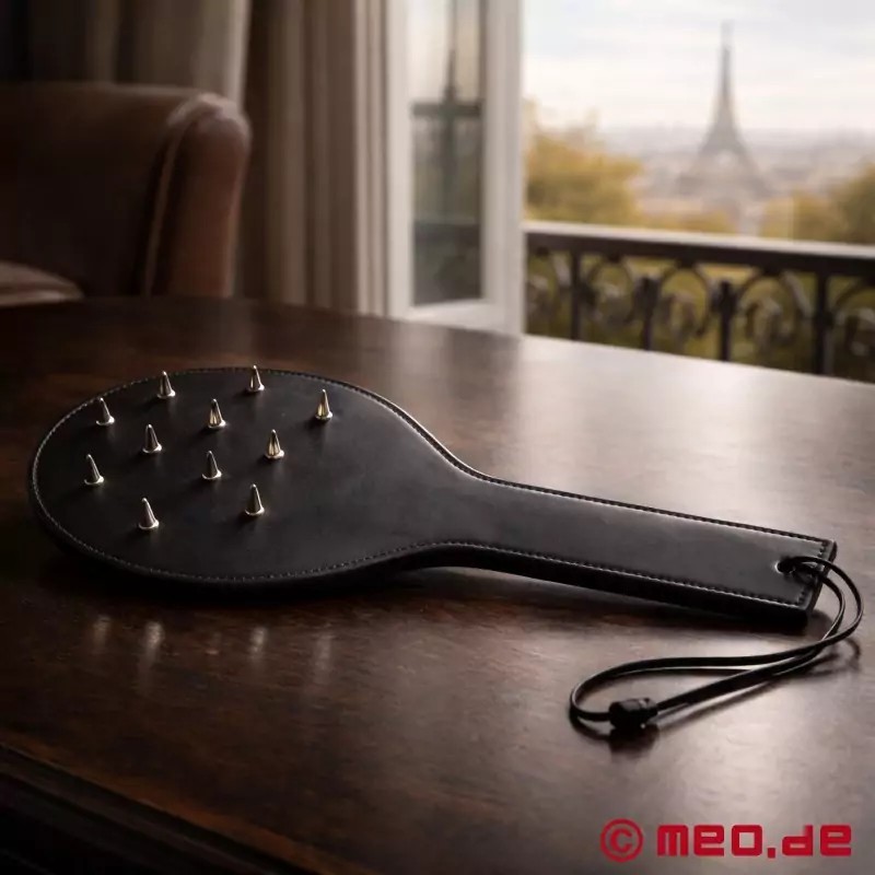 Paddle BDSM "SpikeSway" pour une fessée intensive