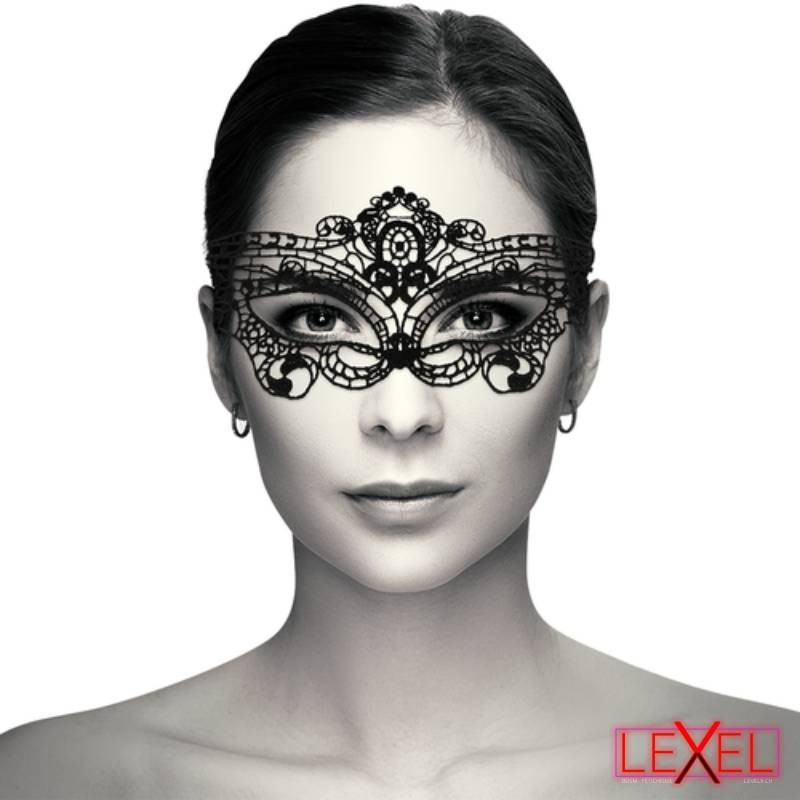 Masque en fine dentelle