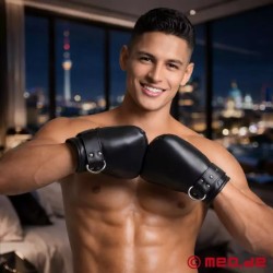 Bondage Fist Mitts en cuir vegan - Mauvais Garçon