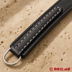 Paddle BDSM en cuir avec picots métalliques La Vendetta