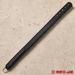 Paddle BDSM en cuir avec picots métalliques La Vendetta