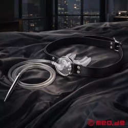 Bâillon avec tuyau et penis plug PissMaster