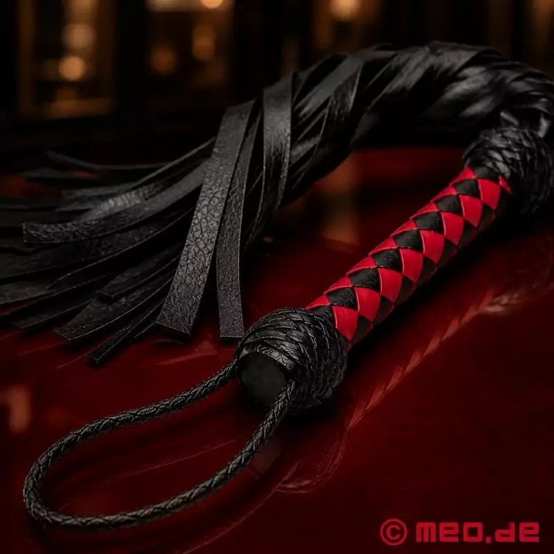 Flogger BDSM cuir noir/rouge HURTME