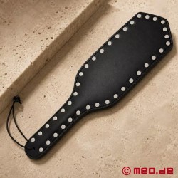 Pagaie BDSM cloutée en cuir pour Spanking hard